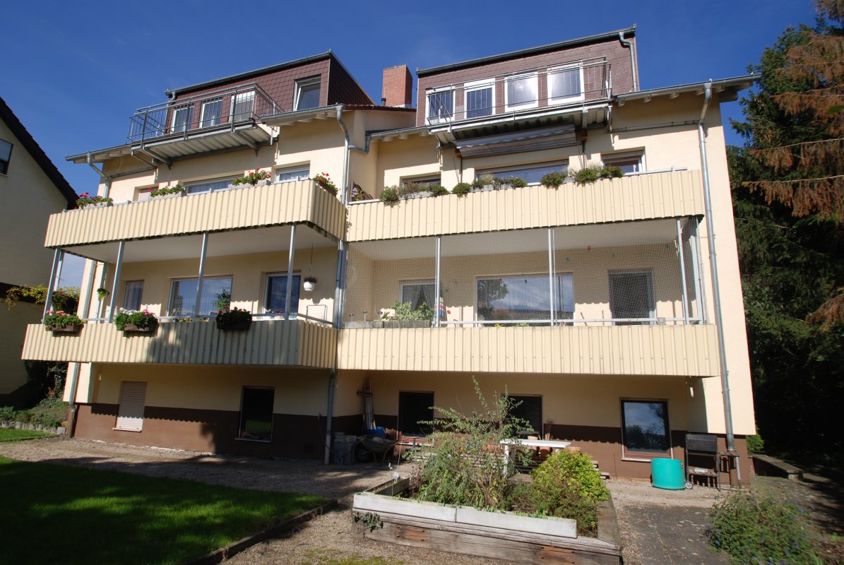 Biebesheim, saniertes Sechsfamilienhaus - Oliver Reifferscheid - Immobilienmakler Darmstadt