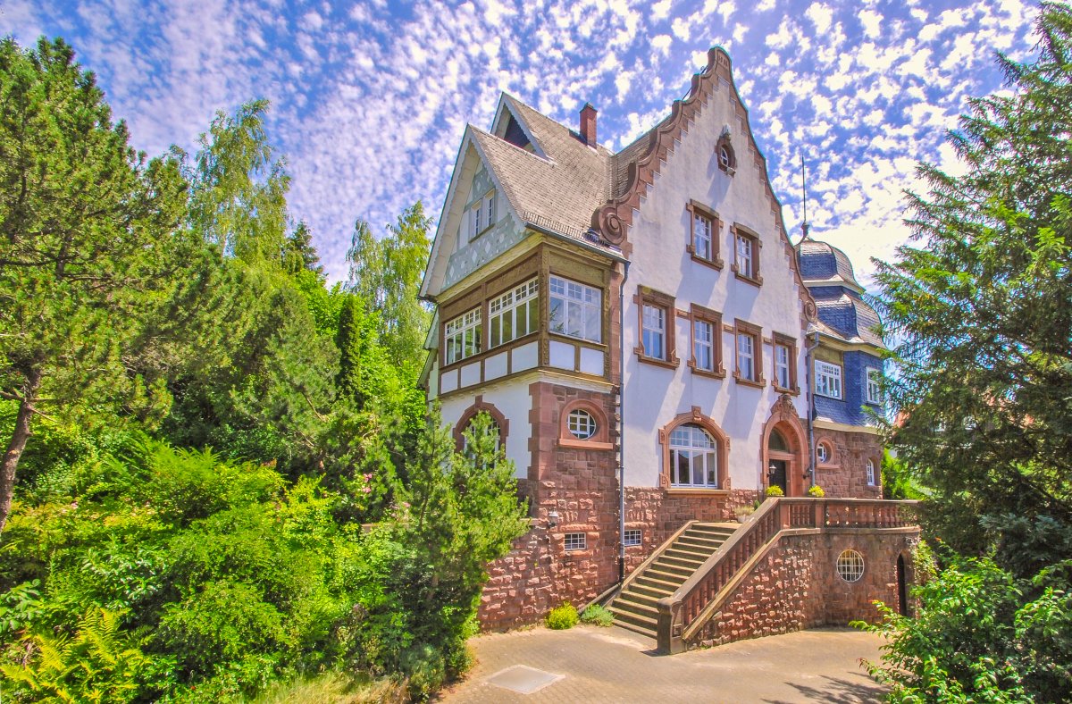 Groß-Umstadt, imposante Jugendstilvilla mit fantastischen Details - Exposé 1410 - Oliver Reifferscheid - Immobilienmakler Darmstadt