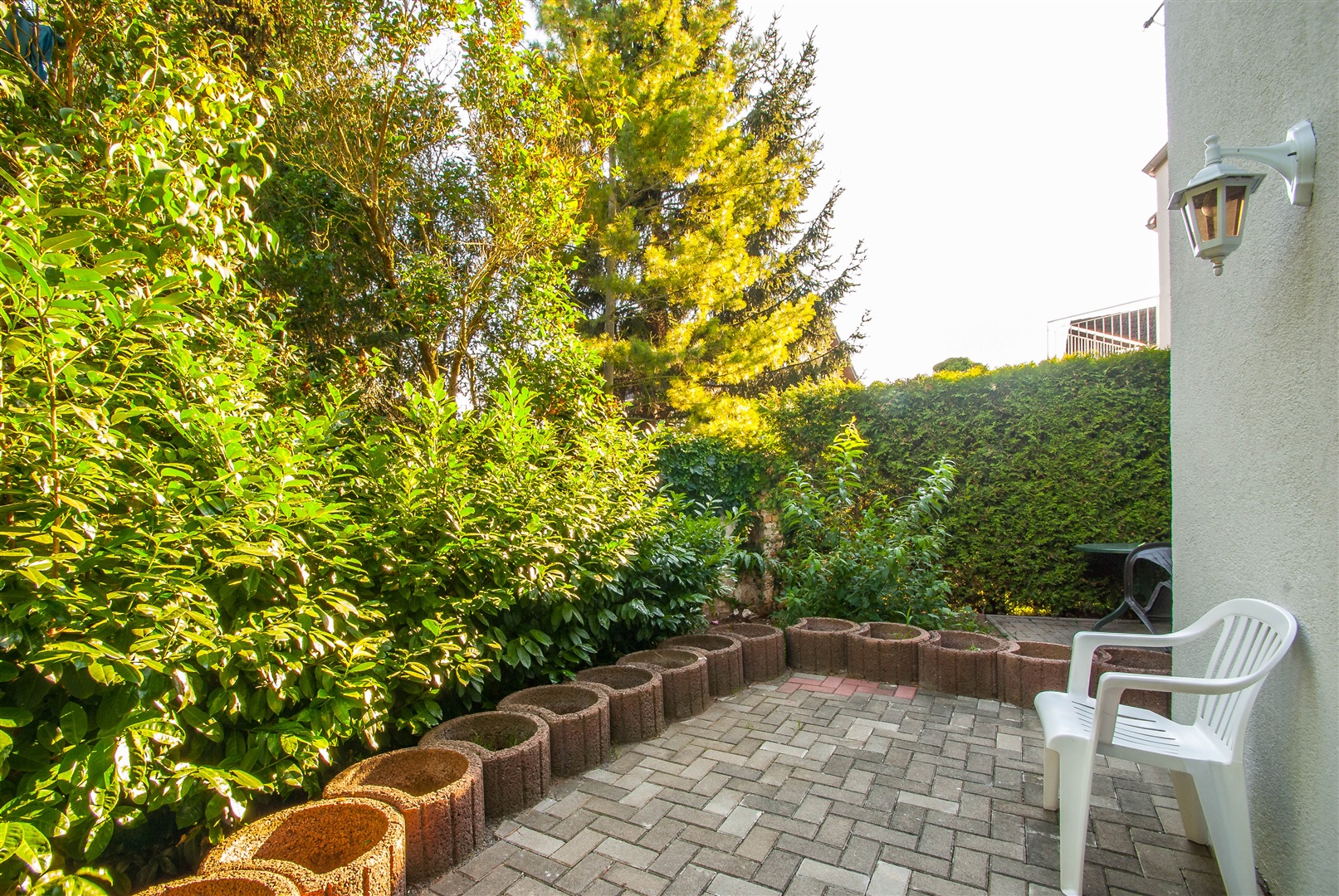 Feine Gartenterrasse vor dem Appartement - Oliver Reifferscheid - Immobilienmakler Darmstadt