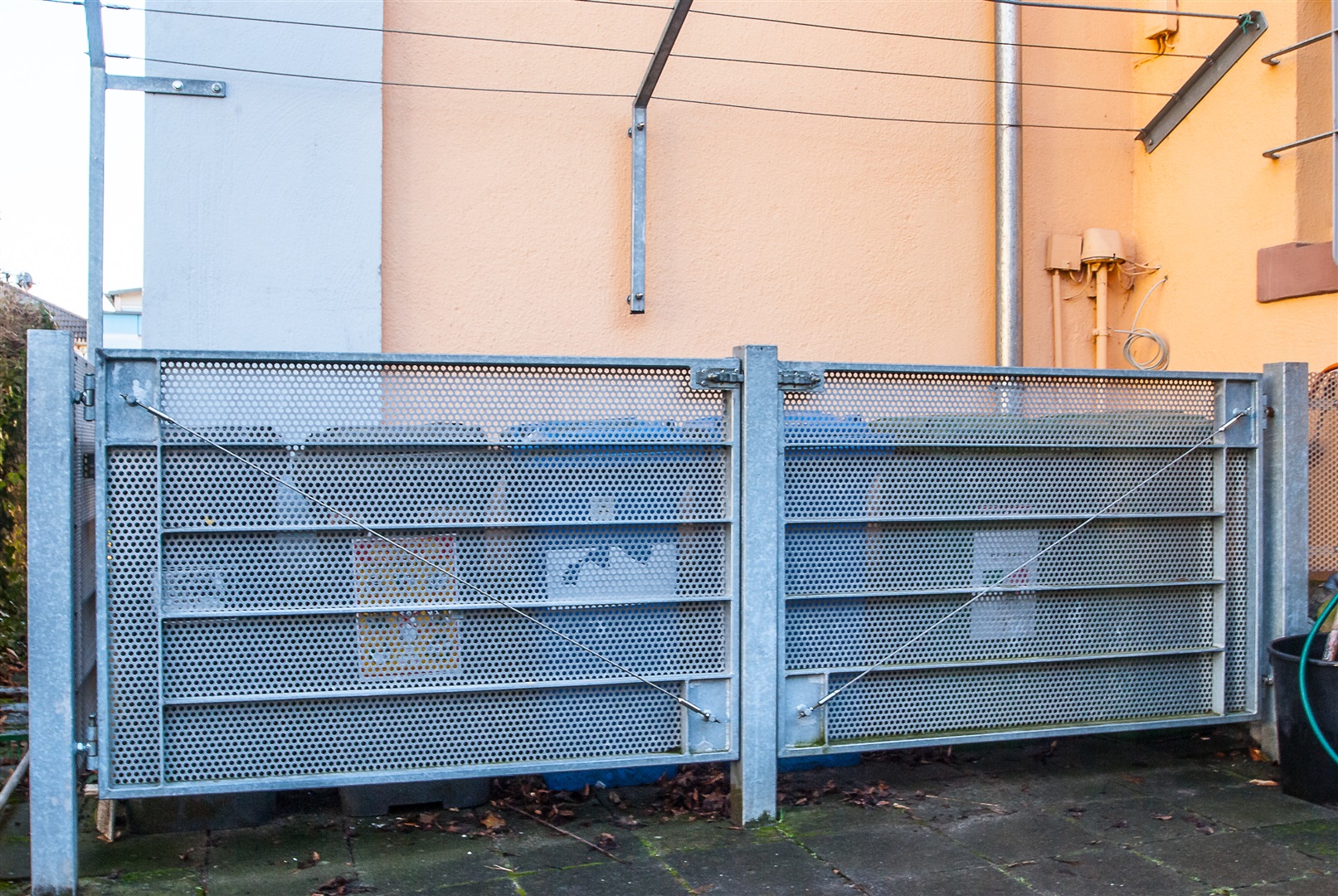 Die Mülltonnen sind sicher verstaut. - Oliver Reifferscheid - Immobilienmakler Darmstadt