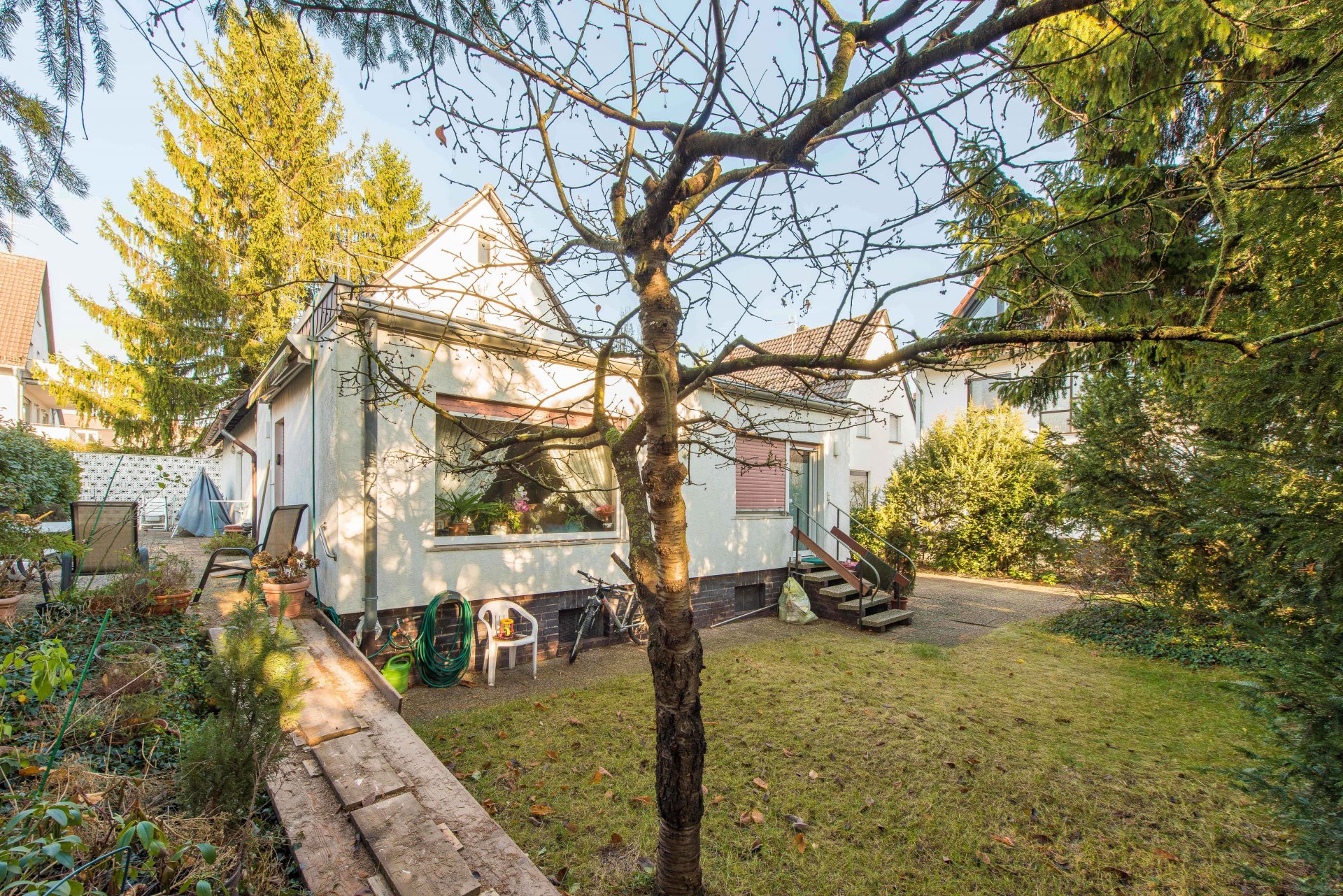Pfungstadt - Einfamilienhaus der 50er mit kleinem Appartement und Südgarten
