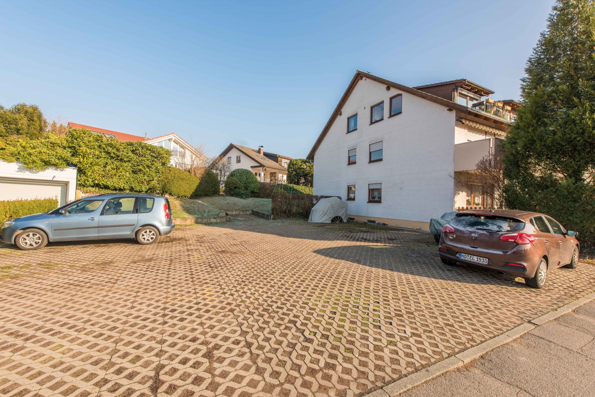 Ein Stellplatz direkt am Haus - Oliver Reifferscheid - Immobilienmakler Darmstadt