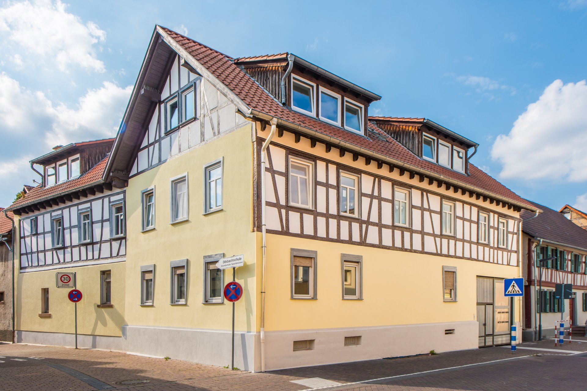Spachbrücken - 4 Zimmerwohnung im historischem Vierseithof - neues Gewand im alten Kleid