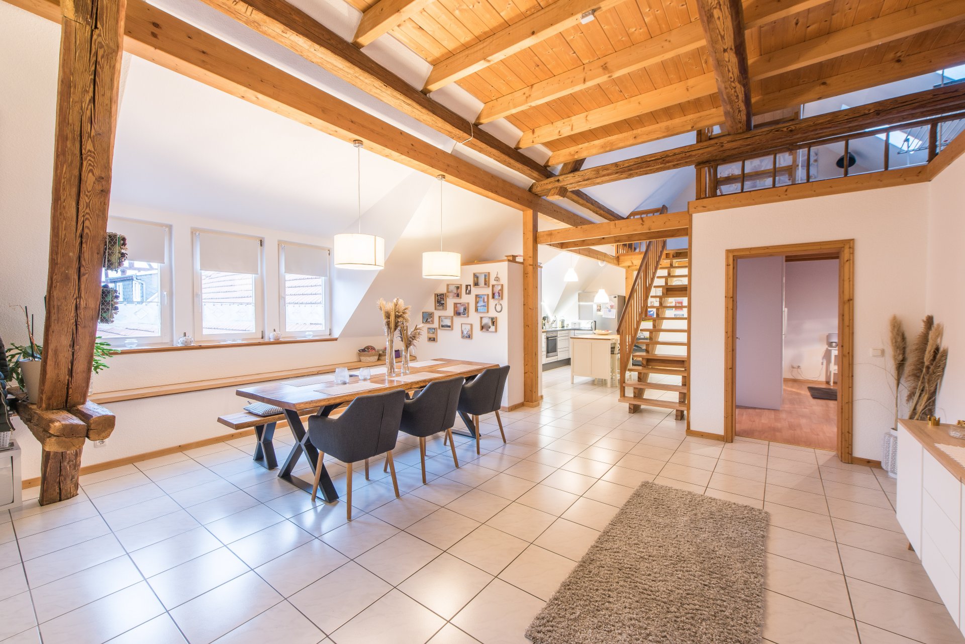 Sehr schöne 4 Zimmer Wohnung mit riesiger Überhöhe, offener Galerie und total netten Mietern - Oliver Reifferscheid - Immobilienmakler Darmstadt