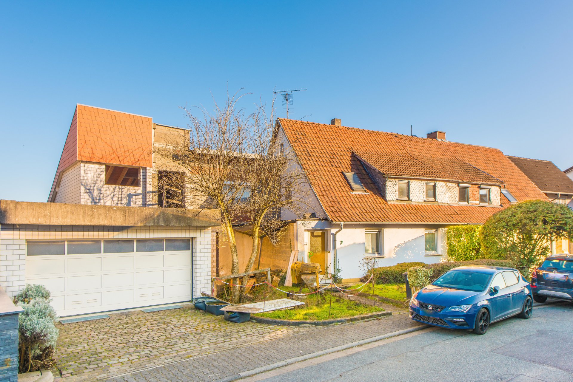 Ober-Ramstadt - Vintage DHH mit zusätzlichem Rohbau auf großem Grundstück mit Blick