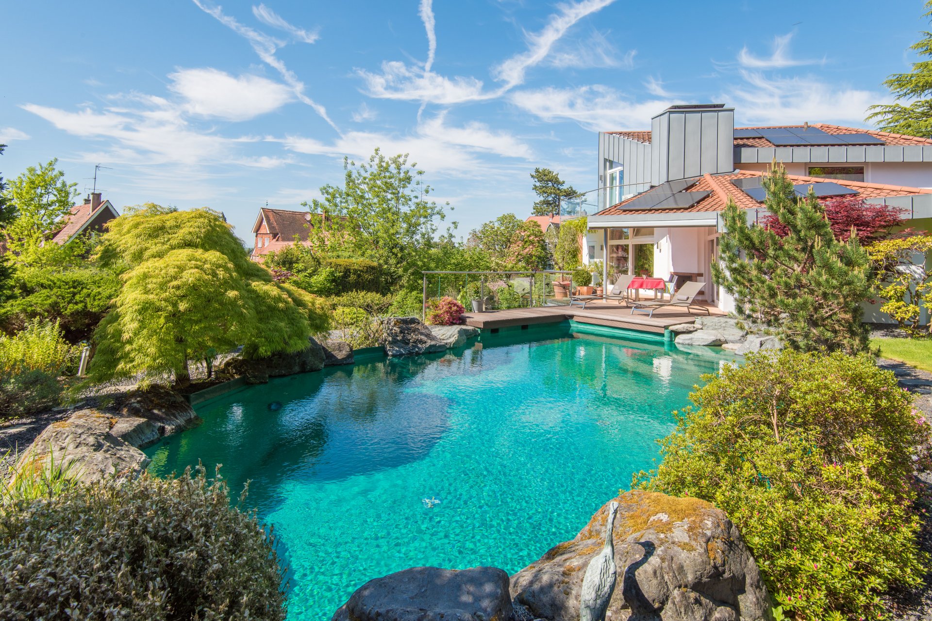 Bensheim - Umfangreich sanierte Villa in bester Hanglage mit Blick und Pool auf ebenem Hanggrundstück 