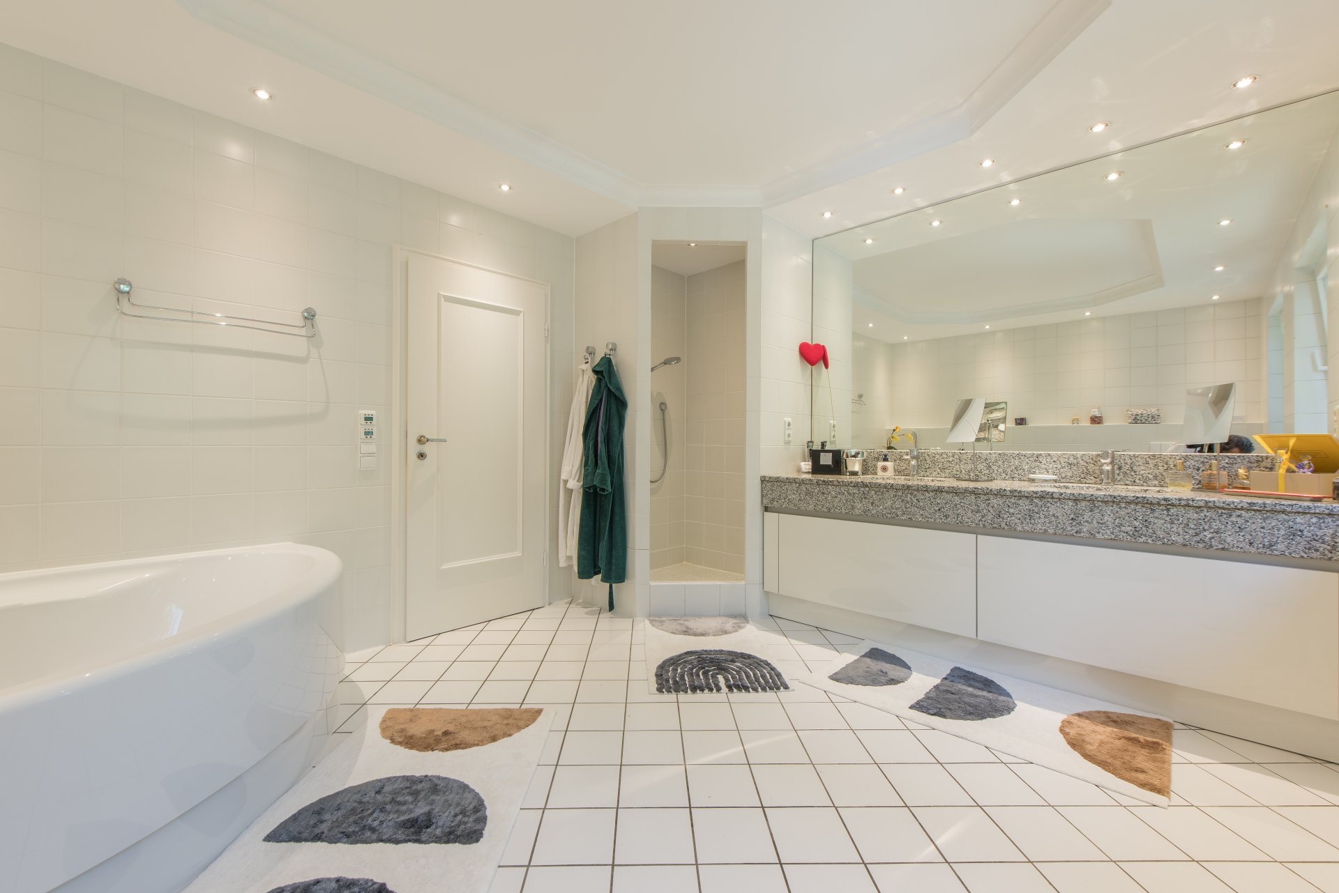 Fast bodengleiche Dusche - Oliver Reifferscheid - Immobilienmakler Darmstadt